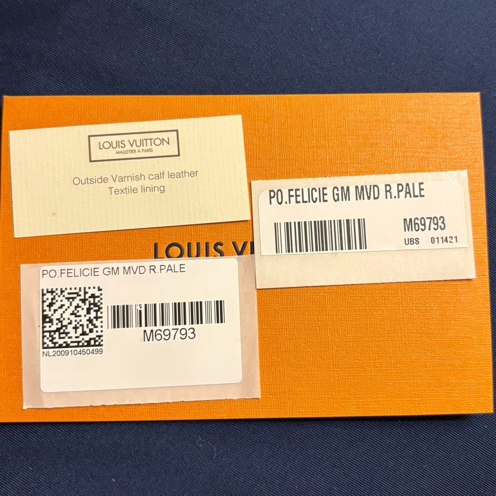 Louis Vuitton Pochette Felicie 
in Patent Vernis Leather - Picture 9 of 10